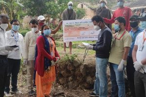 बिएफआई कल्बद्वारा महालक्ष्मी बैंकमा सुरक्षा गार्ड स्व.बोहराको परिवारलाई सहयोग