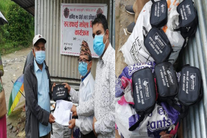 द सेभेन नेपालद्वारा होम आईसोलेसनमा बसेका कोरोना संक्रमितहरुलाई सरसफाईका सामग्री वितरण