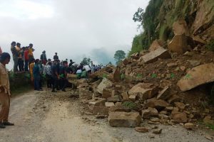 सुदूरपश्चिम प्रदेशको ७ पहाडी जिल्ला जोड्ने एकमात्र भीमदत्त राजमार्ग अवरुद्ध