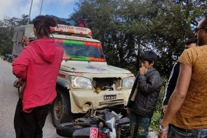 अछाममा जिप र मोटरसाइकल ठोक्किँदा २ जना घाइते