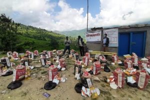 विपन्न बालबालिकालाई खाद्यान्न सहयोग