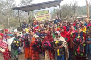 लायन्स क्लब अफ धनगढीद्वारा डोटीमा न्यानो कम्मल वितरण   