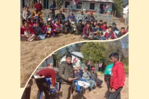 जन्म दिनमा शिक्षक बुढाद्वारा आफ्ना बिधार्थीलाई शैक्षिक सामाग्री सहयोग