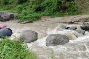 अछाममा खोलाले बगाउदाँ एक महिला बेपत्ता
