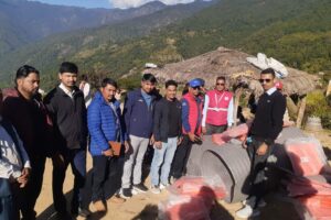 बैंकर्स कल्ब डोटीद्वारा भुकम्प पिडितलाई सहयाेग
