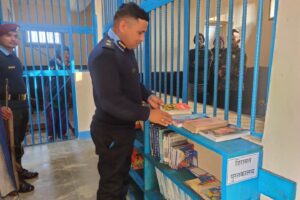 जिल्ला प्रहरी कार्यालय अछामको हिरासत कक्षमा पुस्तकालयको स्थापना