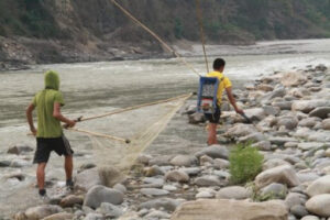 अछामका नदिमा खुलेआम करेन्ट तथा विस्फोटक पदार्थ प्रयोग गरि माछा मारिदै