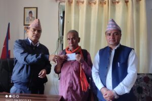 अछाममा ७२ वर्षका वृद्धले पाए नागरिकता