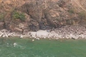 बाजुरामा भिरबाट लडेर १ को मृत्यु ,उद्दारका लागि गएका ८ जना समेत फसे