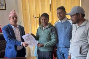 नेपाल मोबाइल ब्यावसायी महासंघ अछामले गरायो सिडिओको ध्यानाकर्षण