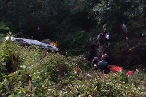 अछामबाट धनगढी जादै गरेको इभी डोटीमा दुर्घटना,१ किशोरीको मृत्यु