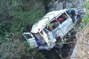 अछामको बिनायकमा टिकापुर जाँदै गरेको गाडि दुर्घटना