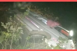 बेकिङ: धनगढीबाट अछाम आउँदै गरेको ईभी डोटीमा दुर्घटना