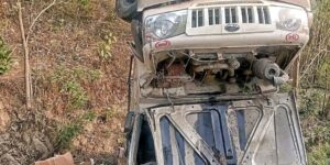 बाजुरा जादै गरेको जिप साँफेबगरमा दुर्घटना,५ जना घाइते