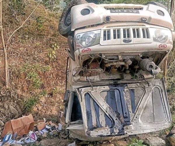 बाजुरा जादै गरेको जिप साँफेबगरमा दुर्घटना,५ जना घाइते