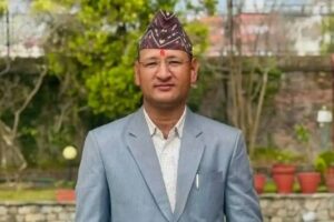 कांग्रेस युवा नेता शाहद्वारा बिधालयलाई खेलकुद सामाग्री सहयोग