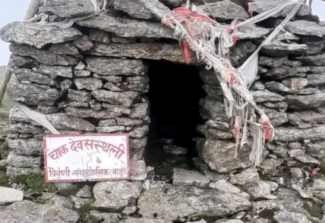 रामारोशनको चाका मन्दिरमा राख्यो बाजुराको त्रिबेणी नगरपालीकाले आफ्नो बोर्ड