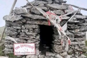 रामारोशनको चाका मन्दिरमा राख्यो बाजुराको त्रिबेणी नगरपालीकाले आफ्नो बोर्ड
