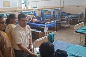 बिपि स्मृति दिवसको अवसरमा बयालपाटा अस्पतालका बिरामीलाई फलफूल वितरण
