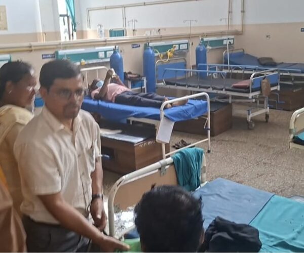बिपि स्मृति दिवसको अवसरमा बयालपाटा अस्पतालका बिरामीलाई फलफूल वितरण