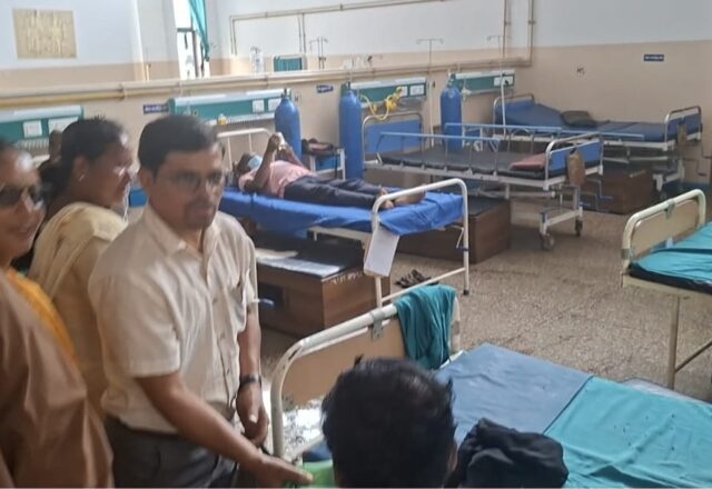 बिपि स्मृति दिवसको अवसरमा बयालपाटा अस्पतालका बिरामीलाई फलफूल वितरण