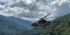 टेलिकमको टावर निर्माणका लागि हेलिकप्टरबाट सामाग्री बडिमालिका ढुवानी गरि सकियो